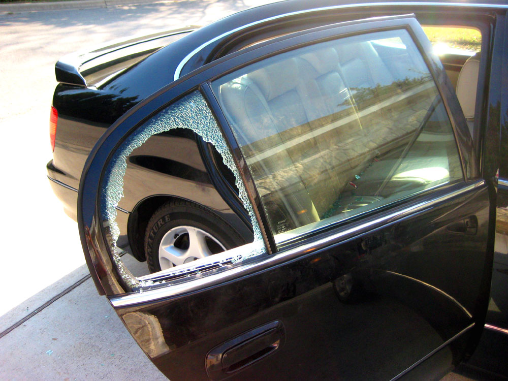Changed glass. Автомобиль Glas. Car Door Glass Replacement. Car Window Repair. Car Glass Side.